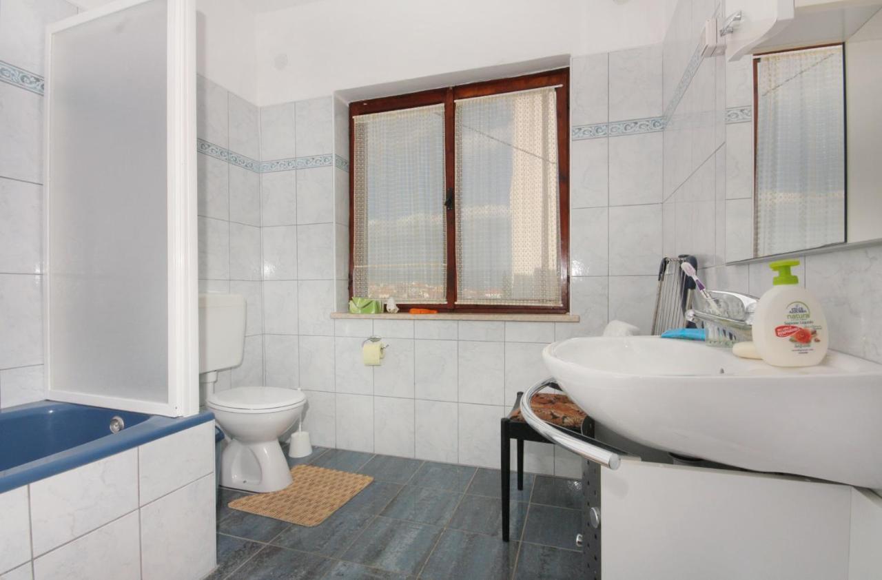 Apartment Vrbnik 5301B Extérieur photo